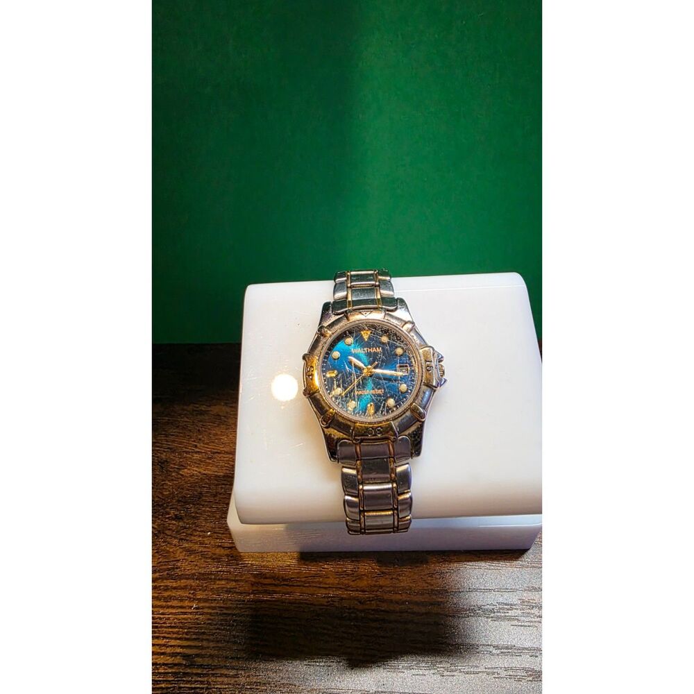 Vintage Waltham Two-Tone Womens Diver - Picture 2 of 5